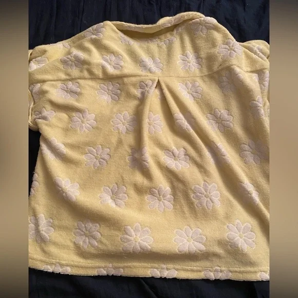 White Birch “It’s No Bother” Yellow with Daisies Terrycloth Button Down Shirt - Picture 3 of 7